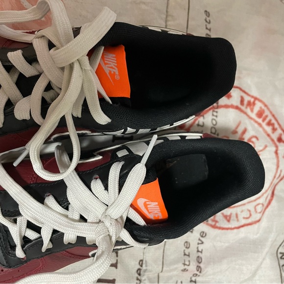 Nike Air Force 1 in a burgundy color - Picture 3 of 7